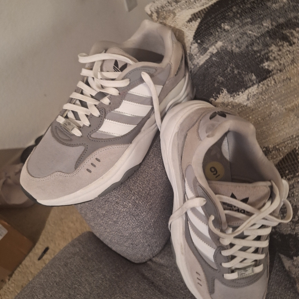 Mens New Adidas Size 9 In Womens And 7& Half Mens